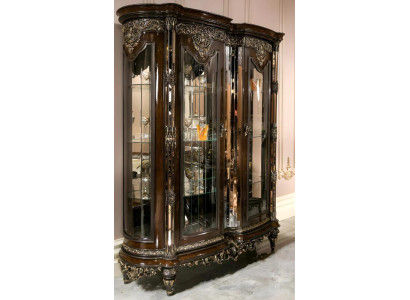 Elegante braune Vitrine aus Holz und Glas in zeitlosem Design