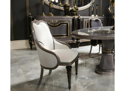 Weiße Holzstuhl im modernen Design, eleganter Esszimmerstuhl