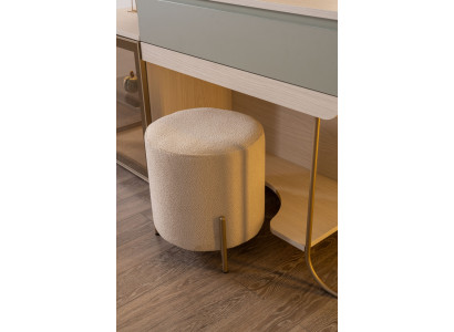 Hocker im modernen Stil Ein elegantes Detail für Ihr Zuhause