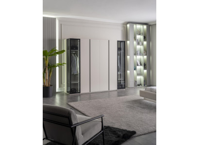 Moderner Kleiderschrank Komfort in jedem Detail der Inneneinrichtung.