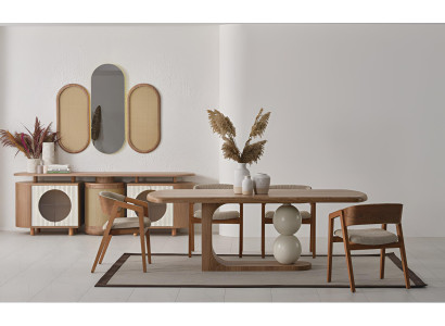 Elegantes Esszimmer-Set mit stilvollem Tisch, Stühlen und Sideboard