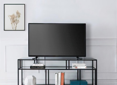 TV-Lowboard mit klaren Glasplatten und schwarzem stabilem Metallrahmen