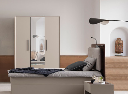 Moderne Schlafzimmer Möbel Beiges Textilbett Nachttische Holzschrank