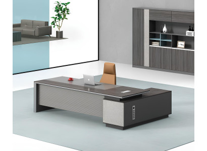 Funktionaler Eckschreibtisch mit modernem Design und großem Stauraum.