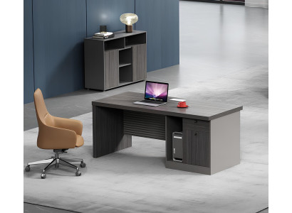 Eleganter Schreibtisch mit großzügiger Arbeitsfläche und stabilem Design.