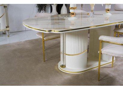 Moderner Esstisch aus Massivholz – Perfekt für jedes Esszimmer.