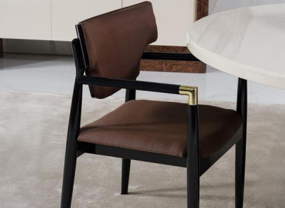 Bequemer Stuhl mit Stoffbezug – Langlebig und bequem für jedes Zimme.