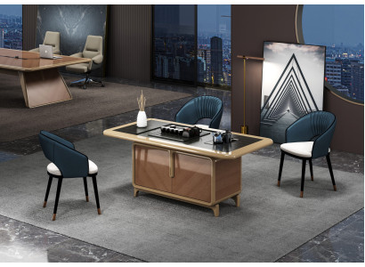 Eleganter Esstisch in Braun – funktional, stabil, zeitlos.