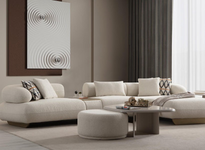 Elegantes Relax-Sofa aus Bouclé-Stoff in Creme mit Konsole Couchtisch und Pouf