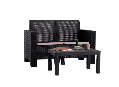 Stilvolles 2-teiliges Gartenmöbel-Set: 2-Sitzer-Sofa und Couchtisch.