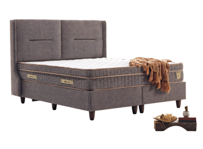 Ein exquisites Bett mit raffinierten Nähten und eleganten Details