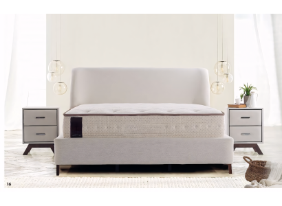 Ästhetisches stoffbezogenes Bett in Weiß mit braunen Holzfüßen