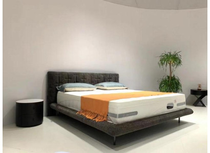 Graues Schlafzimmer Bett Textilbetten Holzgestell Edle Doppelbetten