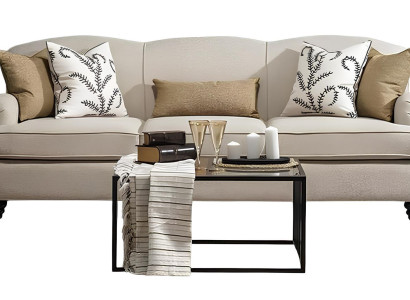 Beiger 3-Sitzer im klassischen Design mit komfortabler Polsterung