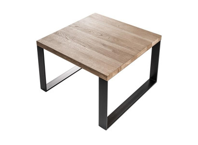 Moderner quadratischer Couchtisch mit Holzplatte und Metallgestell