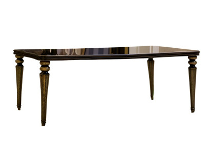 Eleganter Esstisch mit klassischen, goldverzierten Beinen im Design luxuriöse