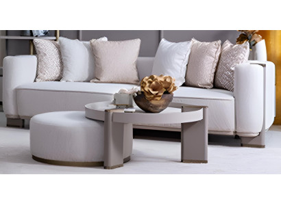 Eleganter 4-Sitzer Sofa mit Kissen im modernen Design Hochwertig Möbel