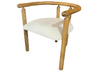 Schöner Holzstuhl mit ergonomischem Sitzpolster für Ihr Zuhause