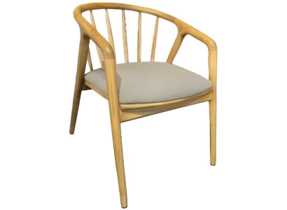 Stuhl mit Holzrahmen und weichem Sitz ideal für Ihr Zuhause