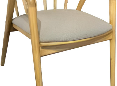 Stuhl mit Holzrahmen und weichem Sitz ideal für Ihr Zuhause