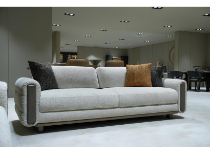 Elegantes Polstersofa Designer Textilcouch Wohnzimmer 3-Sitzer Möbel