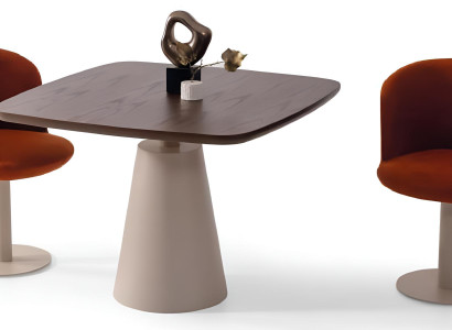 Elegantes Esszimmer-Set Designer Holztisch Moderne 2x Polsterstühle