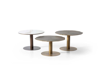 Set aus drei eleganten Couchtischen mit einzigartigen Sockeln