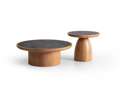 Elegantes Set aus zwei Couchtischen mit harmonischen kontrastreichen Formen