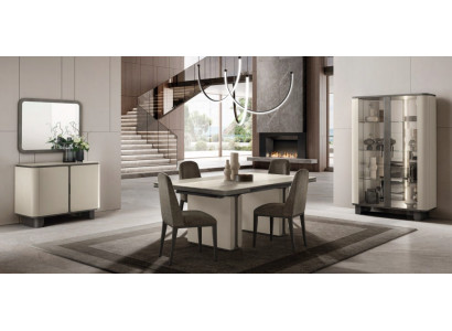 Exklusives Esszimmer Set Robuster Esstisch 4x Textilstühle Vitrine