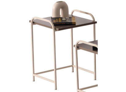 Modernes Design Beistelltisch mit Metallrahmen und Holzplatte