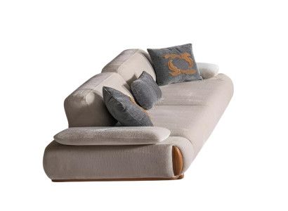 Stilvolles 3-Sitzer Sofa in hellbeigem Stoff mit Holzfüßen