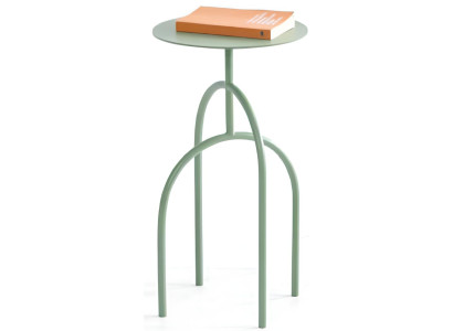 Moderner Beistelltisch mit Metallgestell und runder Tischplatte