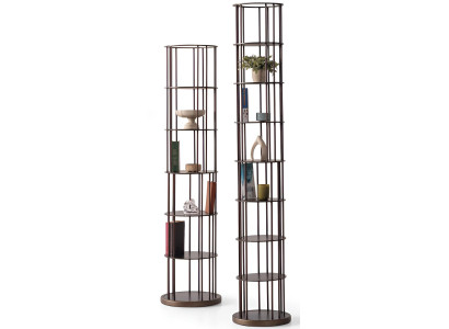 Modulares Regal mit offenen Fächern und schlanker Metallstruktur