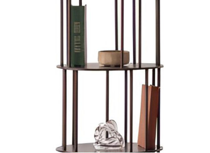 Moderne Regal mit schlanker Metallstruktur und offenen Fächern