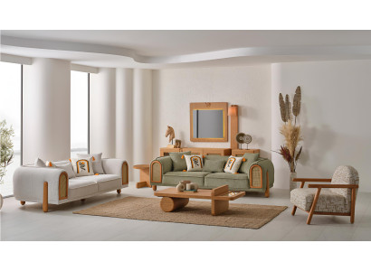 Zwei Sofas in grün und weiß mit Rattan-Details und dekorativen Kissen Modern