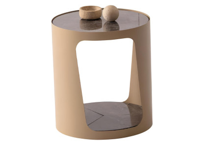 Modernes Beistelltisch mit brauner Marmorplatte und eleganter Form