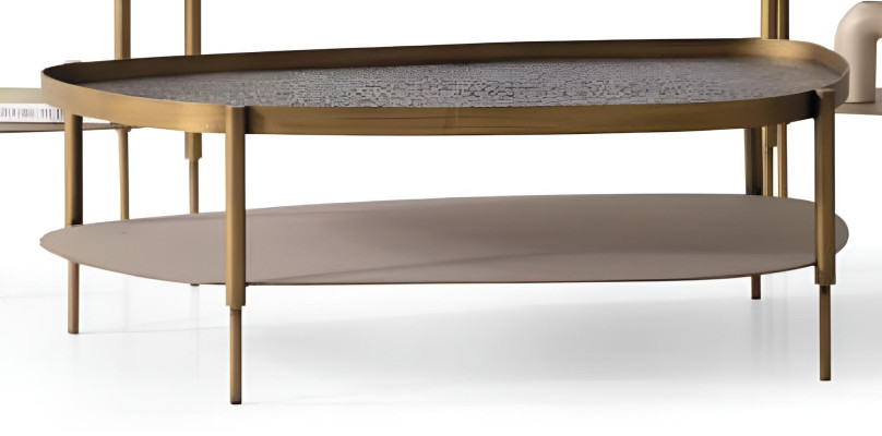 Couchtisch mit goldenen Metallrahmen und einzigartiger Oberfläche