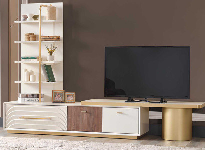 Elegantes TV-Unit mit Regalen und Schubladen mit goldenen Akzenten