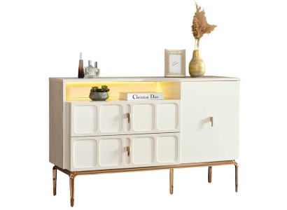 Stilvolle Kommode mit goldenen Akzenten und geräumigen Schubladen