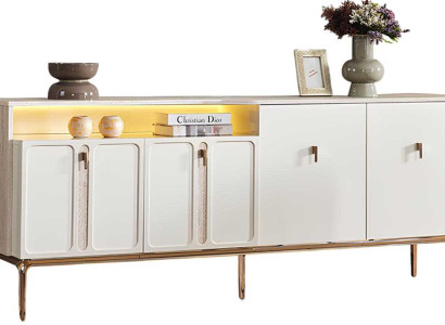 Moderne Konsole mit goldenen Akzenten und zusätzlichem Stauraum