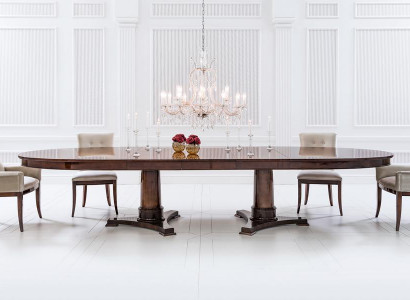 Elegantes Esszimmer-Set aus Tisch und 4 Stühlen mit Holzoberfläche