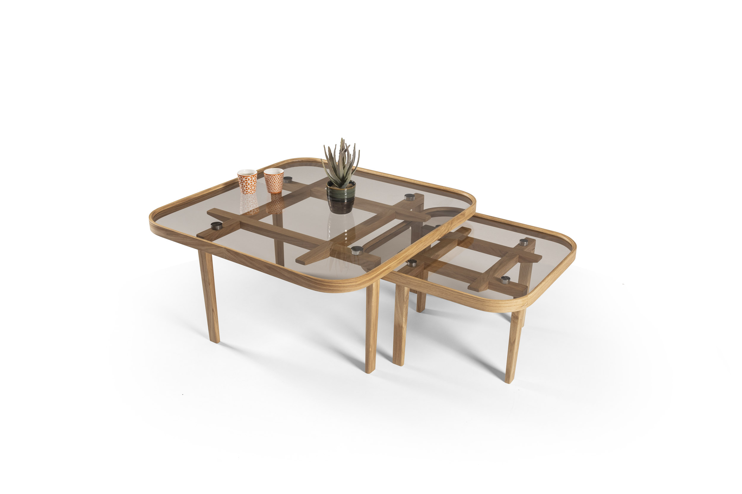 Beistelltische auf stabilem Holzgestell quadratisch mit abgerundeten Ecken