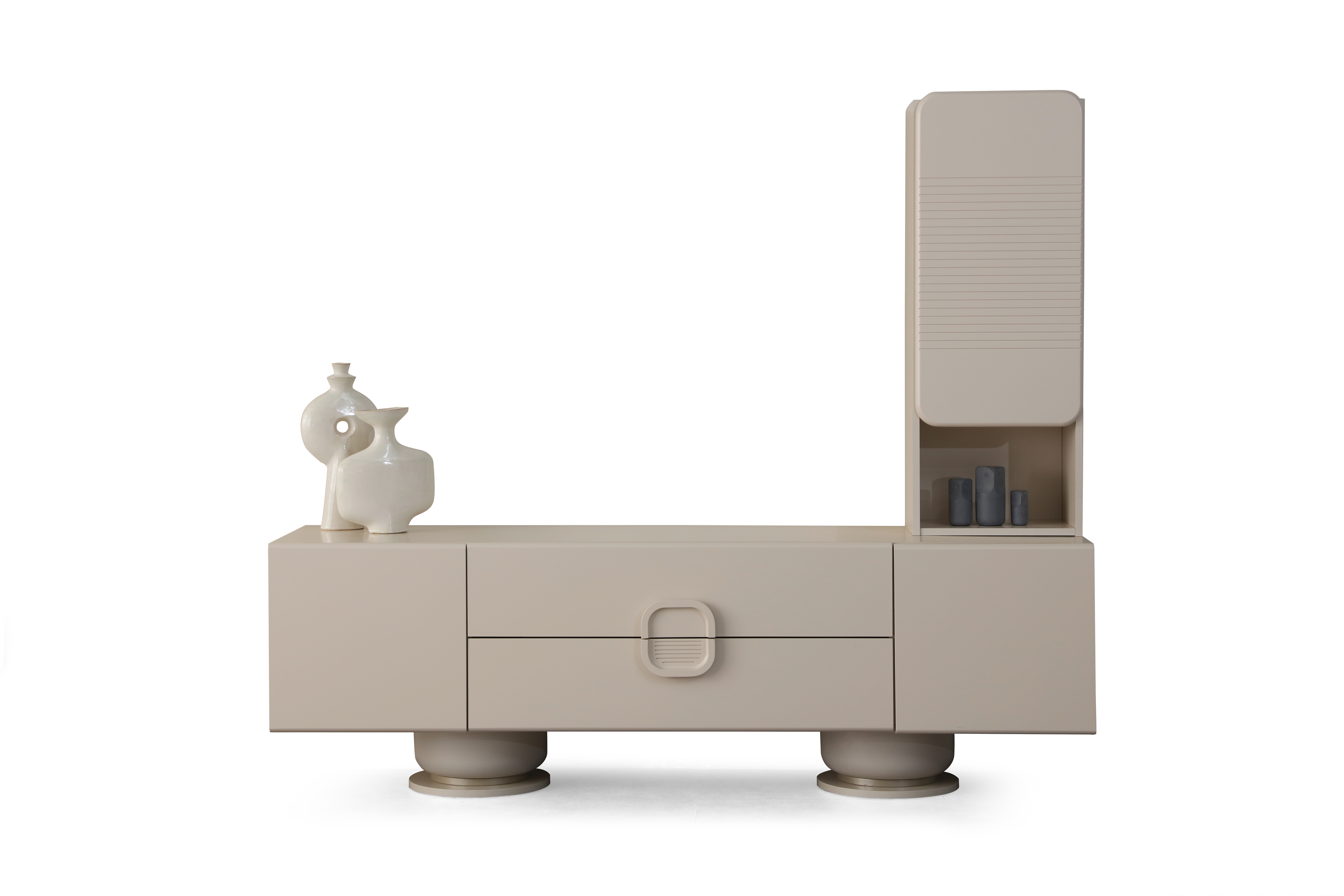 Stilvolles Sideboard mit Bücherregal für Ordnung und Dekoration.