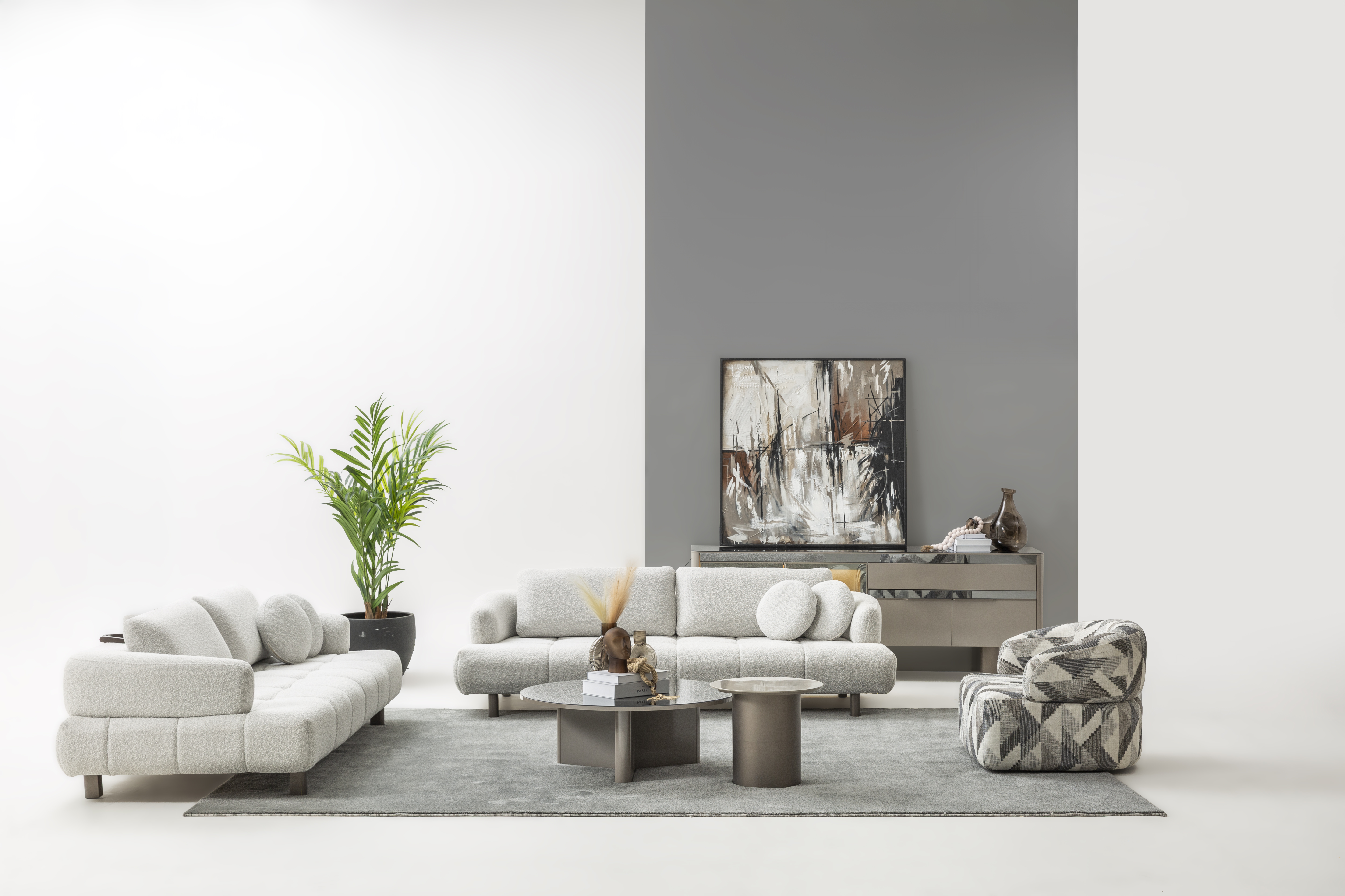 Modernes Wohnzimmer Set 2x 4 Sitzer Sessel Couch und Beistelltisch